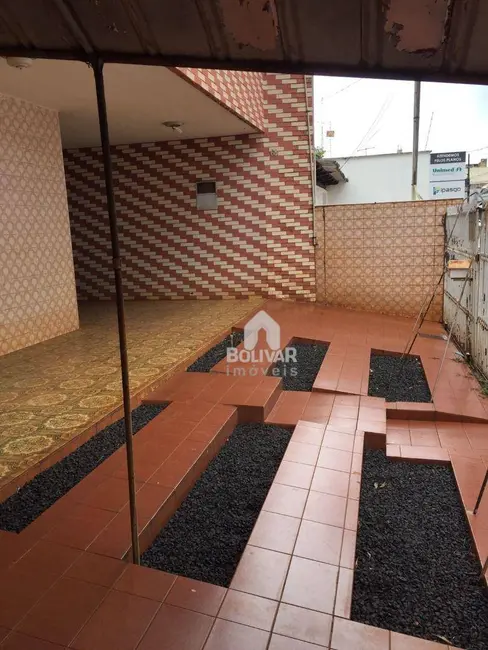 Foto 1 de Casa com 3 quartos à venda, 230m2 em Itumbiara - GO