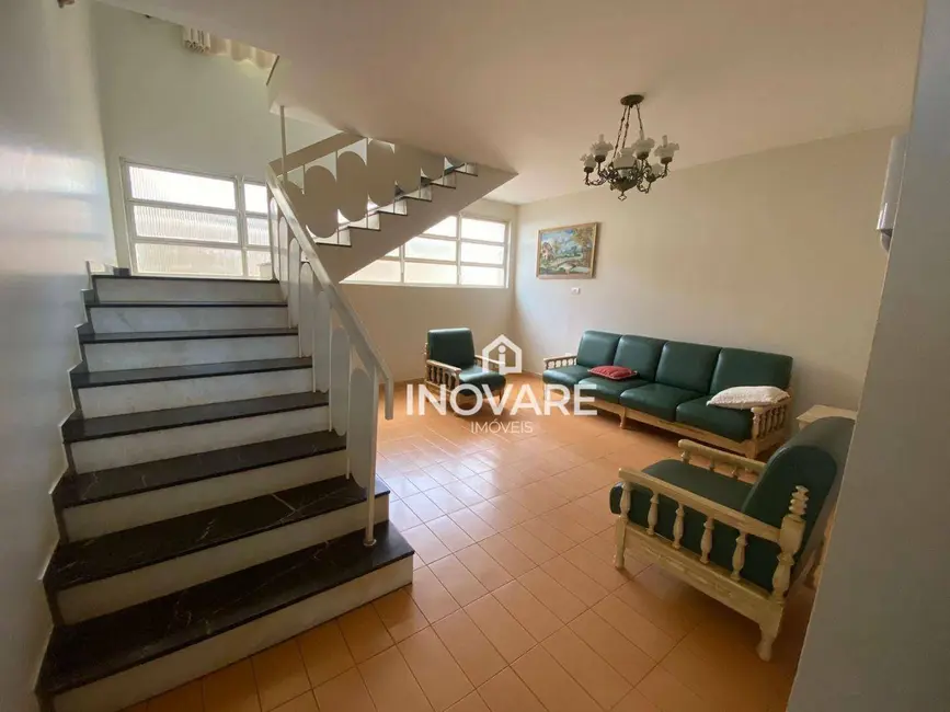 Casa com 4 quartos à venda, 600m2 em Itumbiara - GO - imagem 7 Foto 7 de Casa com 4 quartos à venda, 600m2 em Itumbiara - GO