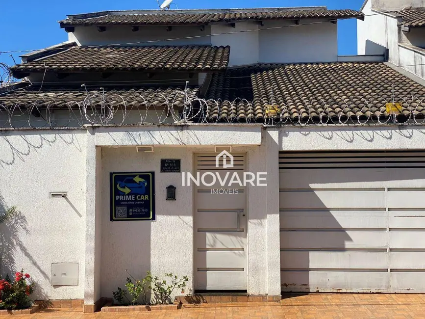 Foto 1 de Casa com 3 quartos à venda, 200m2 em Itumbiara - GO