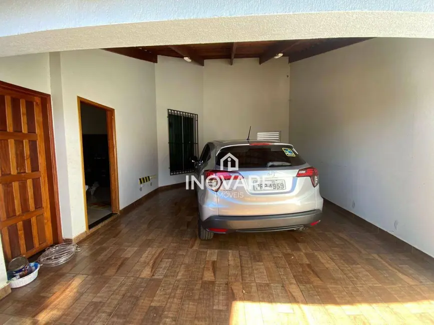 Foto 2 de Casa com 3 quartos à venda, 200m2 em Itumbiara - GO