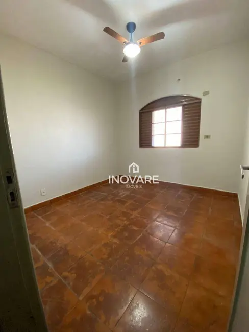 Casa com 3 quartos à venda, 375m2 em Arapora - MG - imagem 8 Foto 8 de Casa com 3 quartos à venda, 375m2 em Arapora - MG