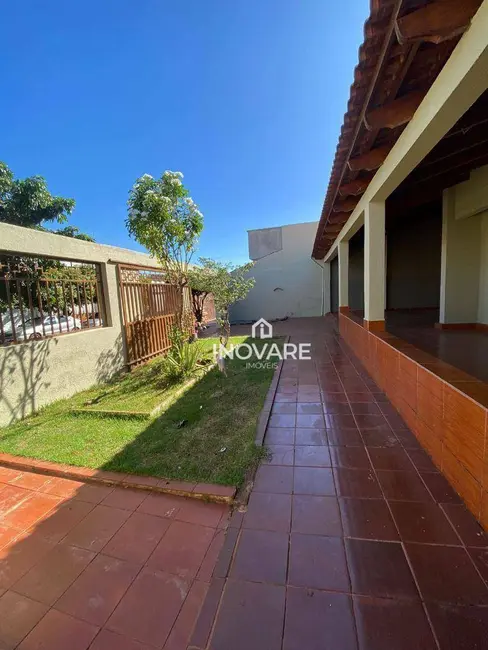 Foto 2 de Casa com 3 quartos à venda, 375m2 em Arapora - MG