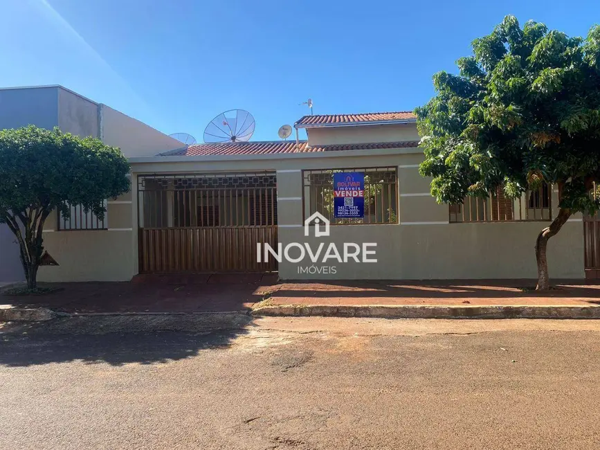Foto 1 de Casa com 3 quartos à venda, 375m2 em Arapora - MG