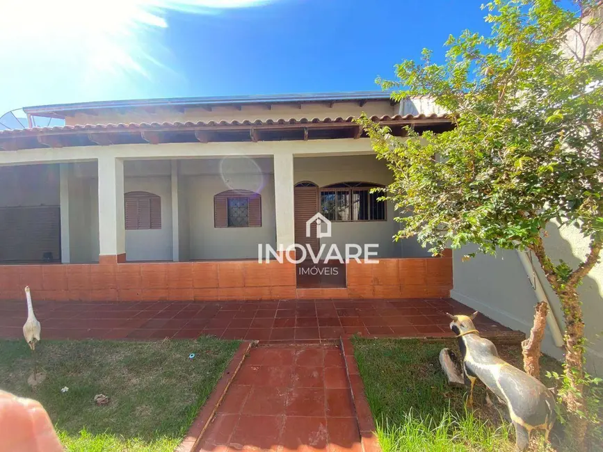 Casa com 3 quartos à venda, 375m2 em Arapora - MG - imagem 3 Foto 3 de Casa com 3 quartos à venda, 375m2 em Arapora - MG