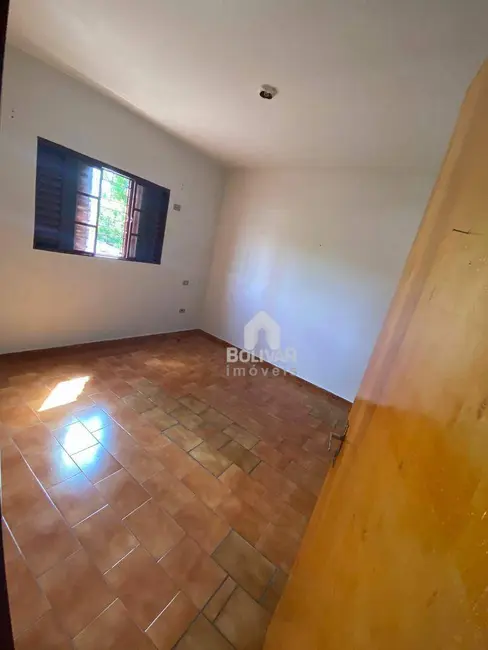 Apartamento com 3 quartos para alugar, 82m2 em Itumbiara - GO - imagem 4 Foto 4 de Apartamento com 3 quartos para alugar, 82m2 em Itumbiara - GO