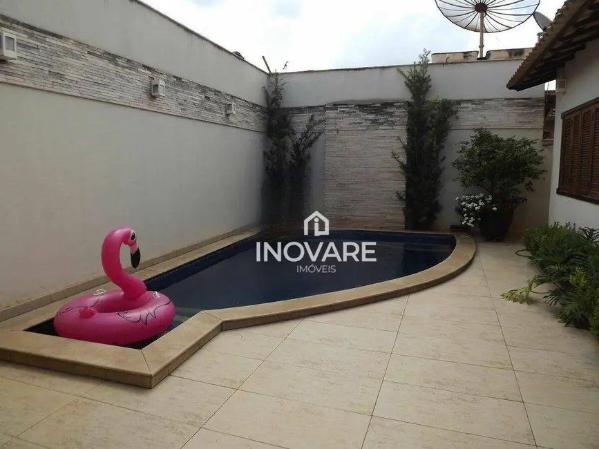 Foto 1 de Casa com 5 quartos à venda, 372m2 em Centro, Itumbiara - GO