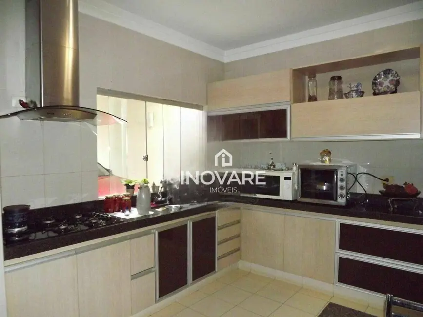 Foto 3 de Casa com 5 quartos à venda, 372m2 em Centro, Itumbiara - GO