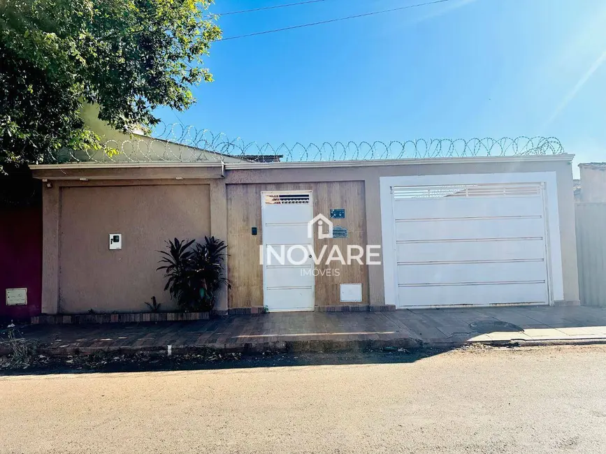 Casa com 4 quartos para alugar, 190m2 em Setor Novo Horizonte, Itumbiara - GO - imagem 1 Foto 1 de Casa com 4 quartos para alugar, 190m2 em Setor Novo Horizonte, Itumbiara - GO