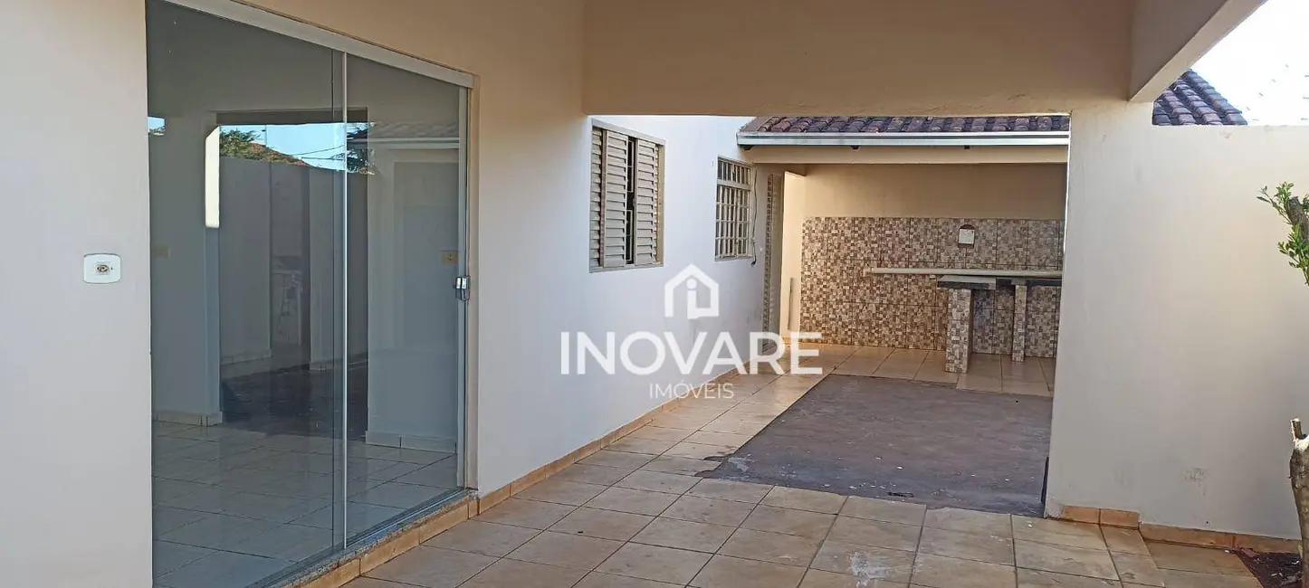 Foto 2 de Casa com 3 quartos à venda, 180m2 em Itumbiara - GO
