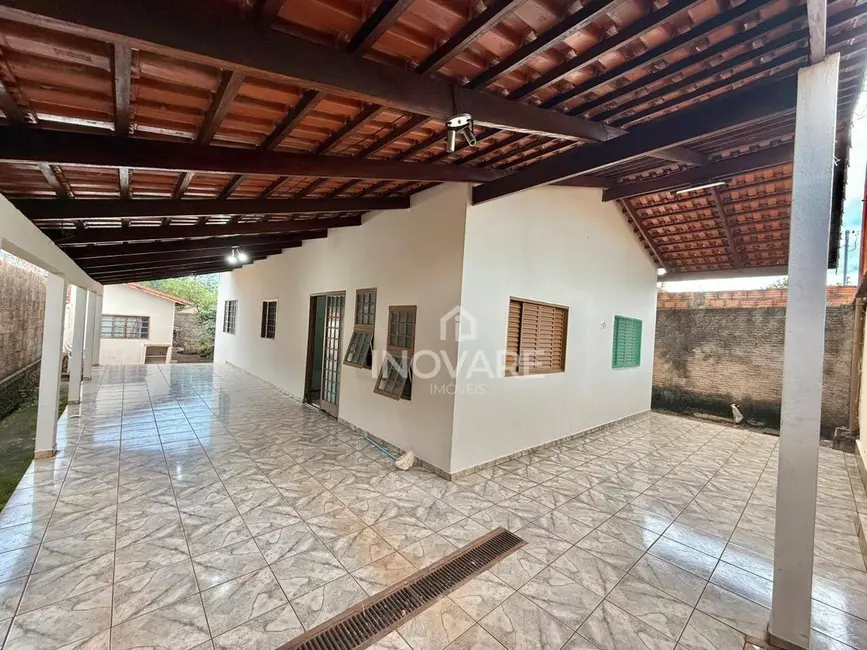 Foto 3 de Casa com 3 quartos à venda, 360m2 em Itumbiara - GO
