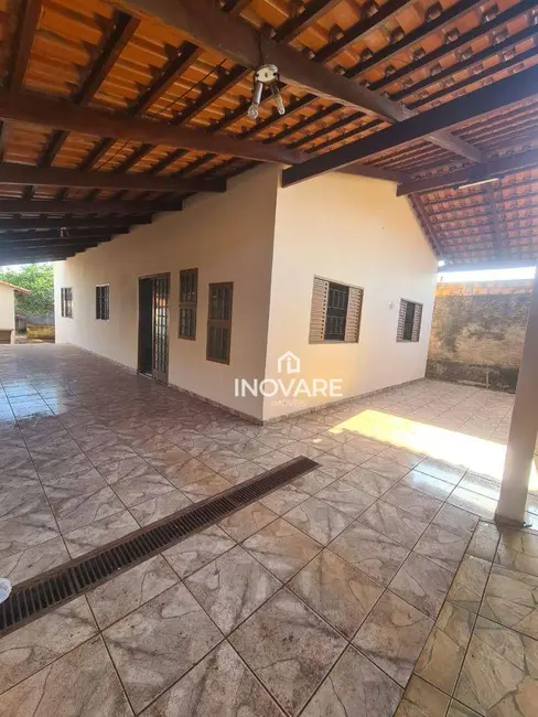 Foto 1 de Casa com 3 quartos à venda, 360m2 em Itumbiara - GO