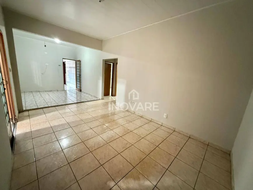 Foto 4 de Casa com 3 quartos à venda, 360m2 em Itumbiara - GO