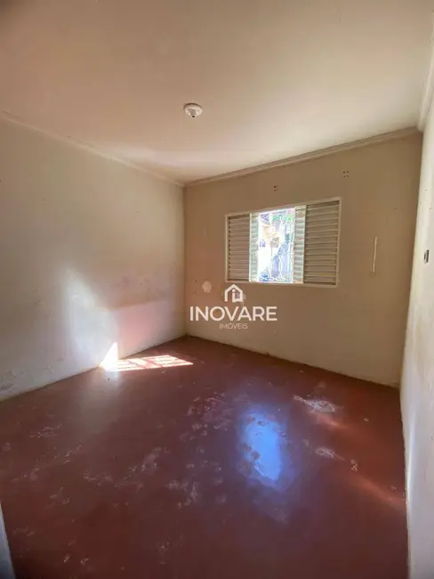 Casa com 3 quartos para alugar, 257m2 em Itumbiara - GO - imagem 4 Foto 4 de Casa com 3 quartos para alugar, 257m2 em Itumbiara - GO