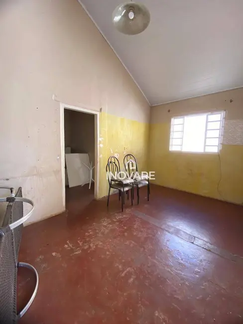 Casa com 3 quartos para alugar, 257m2 em Itumbiara - GO - imagem 3 Foto 3 de Casa com 3 quartos para alugar, 257m2 em Itumbiara - GO