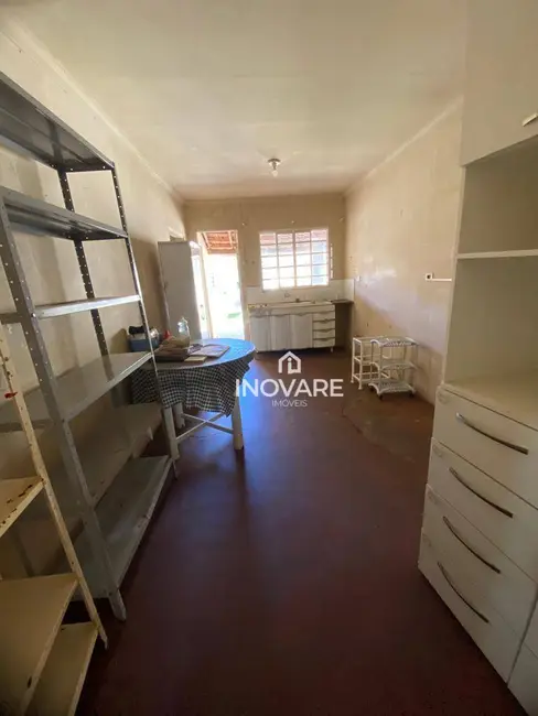 Casa com 3 quartos para alugar, 257m2 em Itumbiara - GO - imagem 6 Foto 6 de Casa com 3 quartos para alugar, 257m2 em Itumbiara - GO