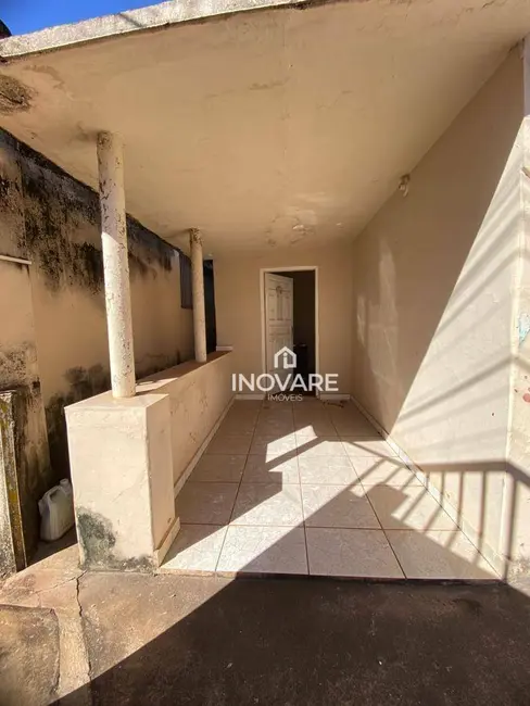 Casa com 3 quartos para alugar, 257m2 em Itumbiara - GO - imagem 2 Foto 2 de Casa com 3 quartos para alugar, 257m2 em Itumbiara - GO