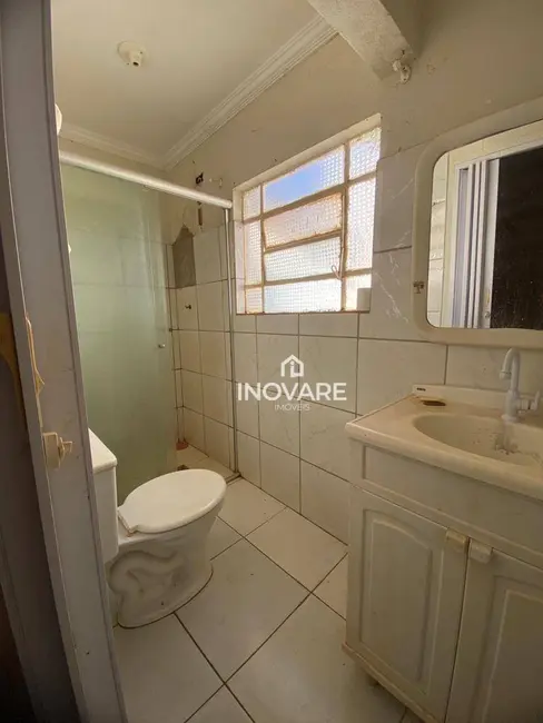 Casa com 3 quartos para alugar, 257m2 em Itumbiara - GO - imagem 5 Foto 5 de Casa com 3 quartos para alugar, 257m2 em Itumbiara - GO