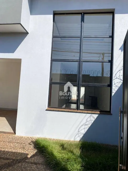 Casa com 3 quartos para alugar, 200m2 em Jardim Morumbi, Itumbiara - GO - imagem 2 Foto 2 de Casa com 3 quartos para alugar, 200m2 em Jardim Morumbi, Itumbiara - GO