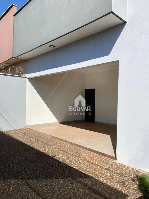 Casa com 3 quartos para alugar, 200m2 em Jardim Morumbi, Itumbiara - GO - imagem 3 Foto 3 de Casa com 3 quartos para alugar, 200m2 em Jardim Morumbi, Itumbiara - GO