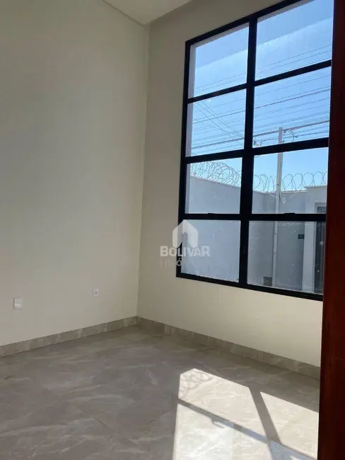 Casa com 3 quartos para alugar, 200m2 em Jardim Morumbi, Itumbiara - GO - imagem 4 Foto 4 de Casa com 3 quartos para alugar, 200m2 em Jardim Morumbi, Itumbiara - GO