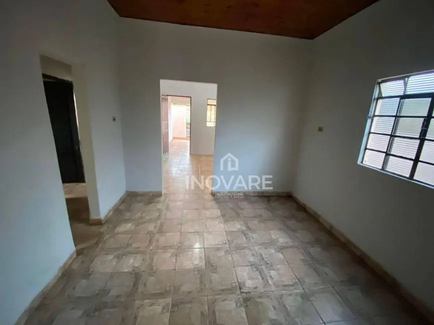 Casa com 3 quartos para alugar, 200m2 em Itumbiara - GO - imagem 3 Foto 3 de Casa com 3 quartos para alugar, 200m2 em Itumbiara - GO