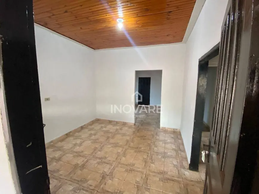 Casa com 3 quartos para alugar, 200m2 em Itumbiara - GO - imagem 7 Foto 7 de Casa com 3 quartos para alugar, 200m2 em Itumbiara - GO