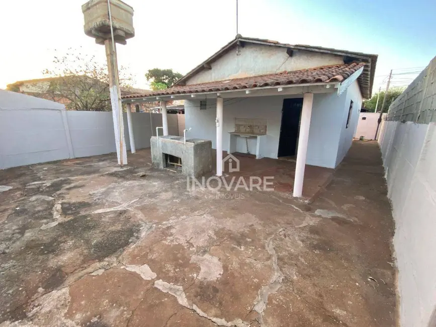 Casa com 3 quartos para alugar, 200m2 em Itumbiara - GO - imagem 8 Foto 8 de Casa com 3 quartos para alugar, 200m2 em Itumbiara - GO