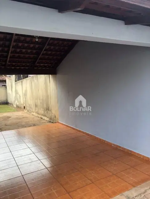 Foto 2 de Casa com 2 quartos para alugar, 250m2 em Itumbiara - GO