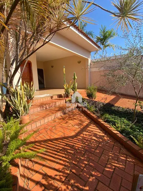 Foto 2 de Casa com 3 quartos para alugar, 360m2 em Itumbiara - GO