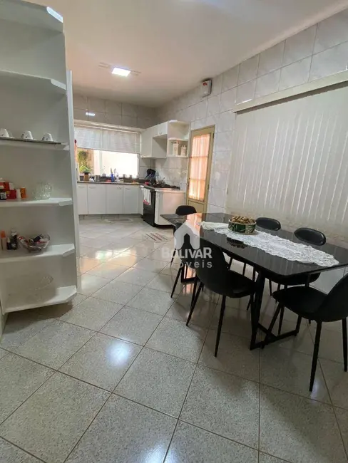 Foto 6 de Casa com 3 quartos para alugar, 360m2 em Itumbiara - GO