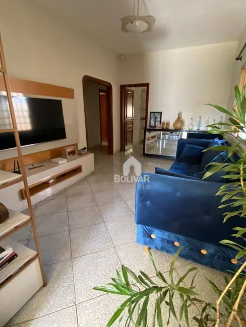 Foto 5 de Casa com 3 quartos para alugar, 360m2 em Itumbiara - GO