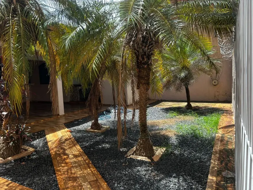 Foto 1 de Casa com 3 quartos para alugar, 498m2 em Itumbiara - GO