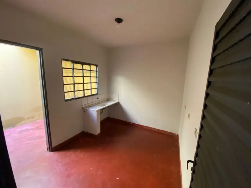 Kitnet com 2 quartos para alugar, 80m2 em Setor Rodoviário, Itumbiara - GO - imagem 8 Foto 8 de Kitnet com 2 quartos para alugar, 80m2 em Setor Rodoviário, Itumbiara - GO