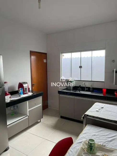 Casa com 3 quartos à venda, 150m2 em Paranaíba, Itumbiara - GO - imagem 3 Foto 3 de Casa com 3 quartos à venda, 150m2 em Paranaíba, Itumbiara - GO