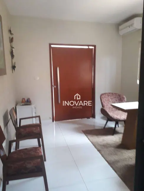 Foto 2 de Casa com 3 quartos à venda, 220m2 em Setor Bela Vista, Itumbiara - GO