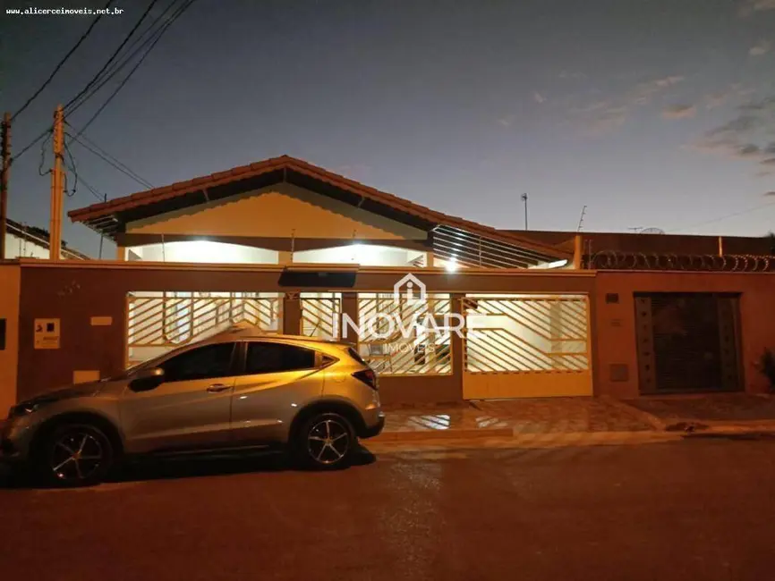 Foto 1 de Casa com 3 quartos à venda, 364m2 em Setor Trindade, Itumbiara - GO