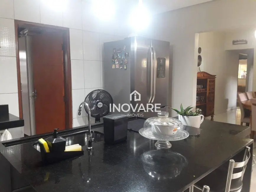 Casa com 3 quartos à venda, 330m2 em Ferreira da Costa, Itumbiara - GO - imagem 6 Foto 6 de Casa com 3 quartos à venda, 330m2 em Ferreira da Costa, Itumbiara - GO
