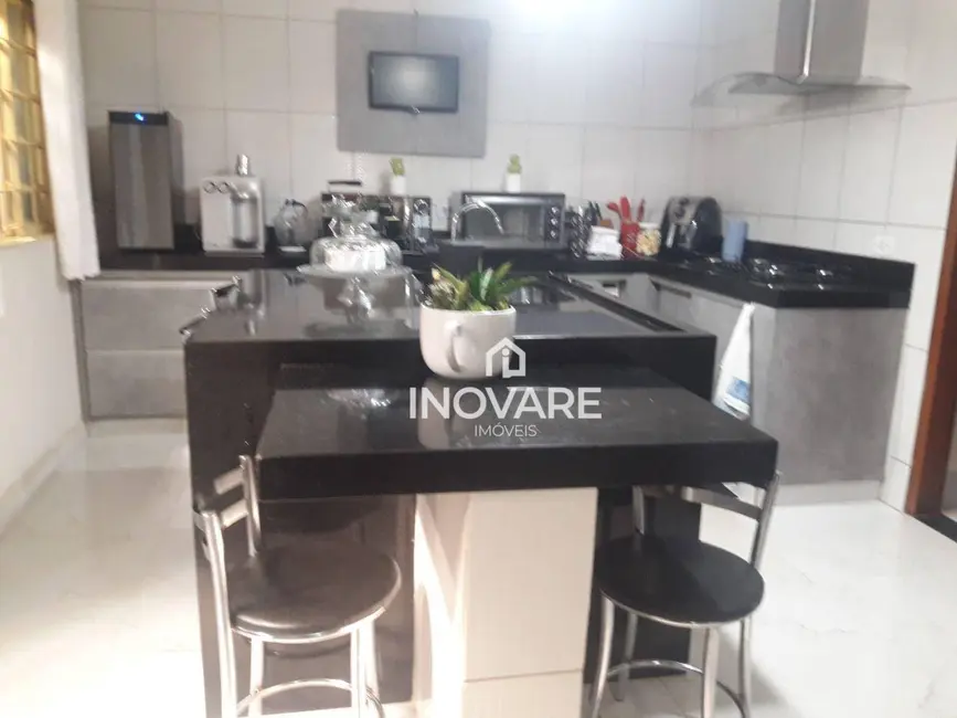 Casa com 3 quartos à venda, 330m2 em Ferreira da Costa, Itumbiara - GO - imagem 5 Foto 5 de Casa com 3 quartos à venda, 330m2 em Ferreira da Costa, Itumbiara - GO