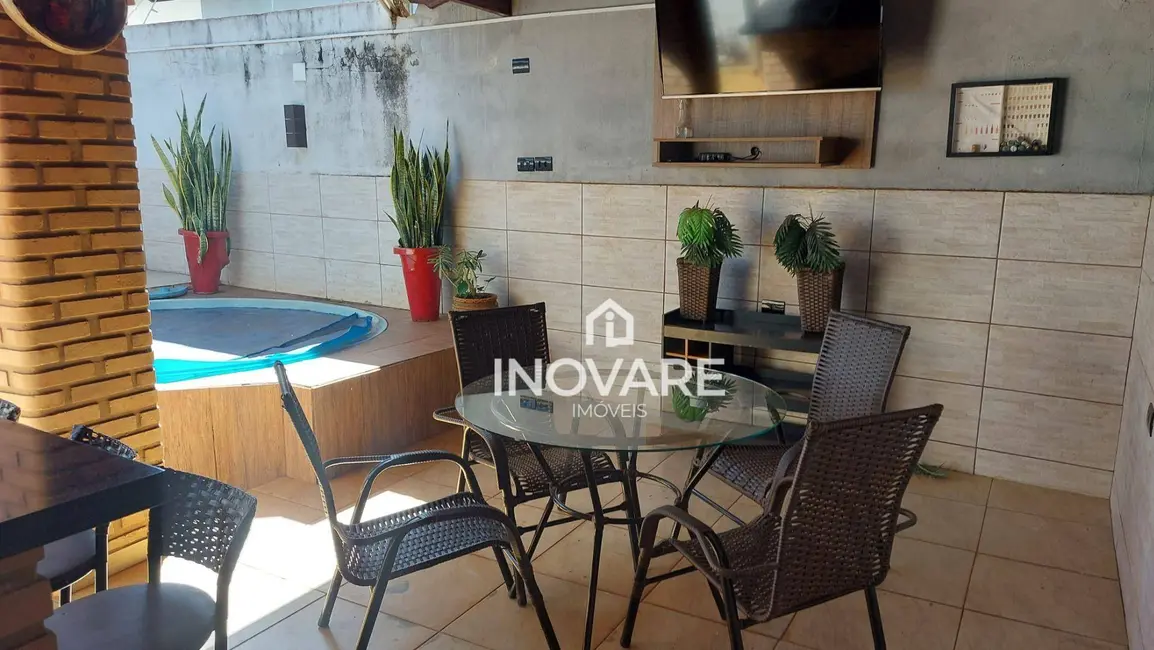 Casa com 3 quartos à venda, 180m2 em Itumbiara - GO - imagem 8 Foto 8 de Casa com 3 quartos à venda, 180m2 em Itumbiara - GO