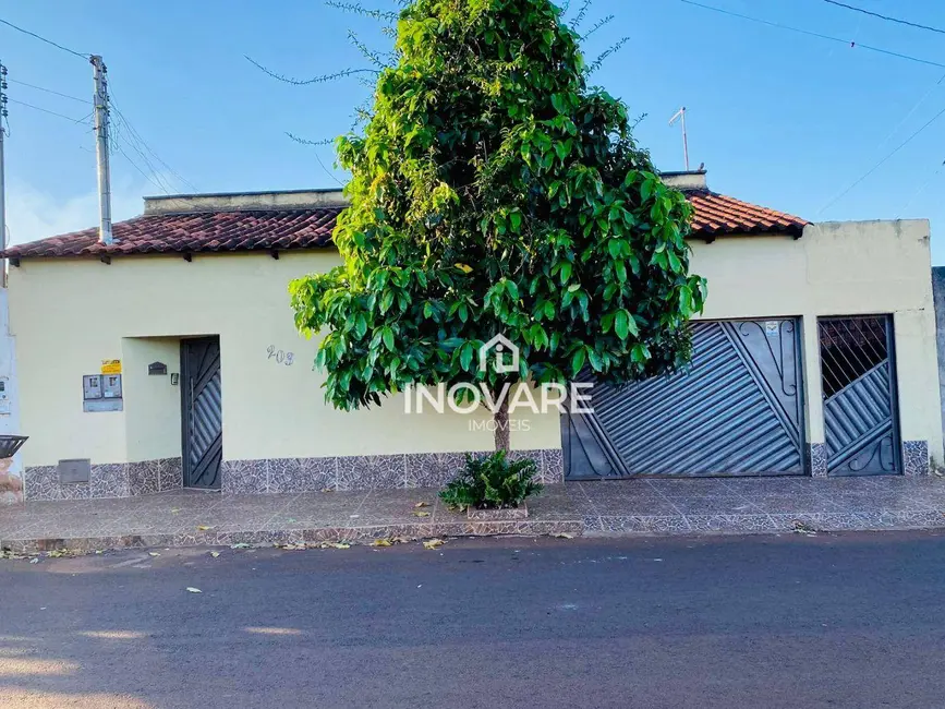 Foto 1 de Casa com 3 quartos à venda, 360m2 em Setor Planalto, Itumbiara - GO