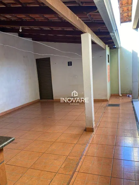 Casa com 3 quartos à venda, 360m2 em Setor Planalto, Itumbiara - GO - imagem 7 Foto 7 de Casa com 3 quartos à venda, 360m2 em Setor Planalto, Itumbiara - GO