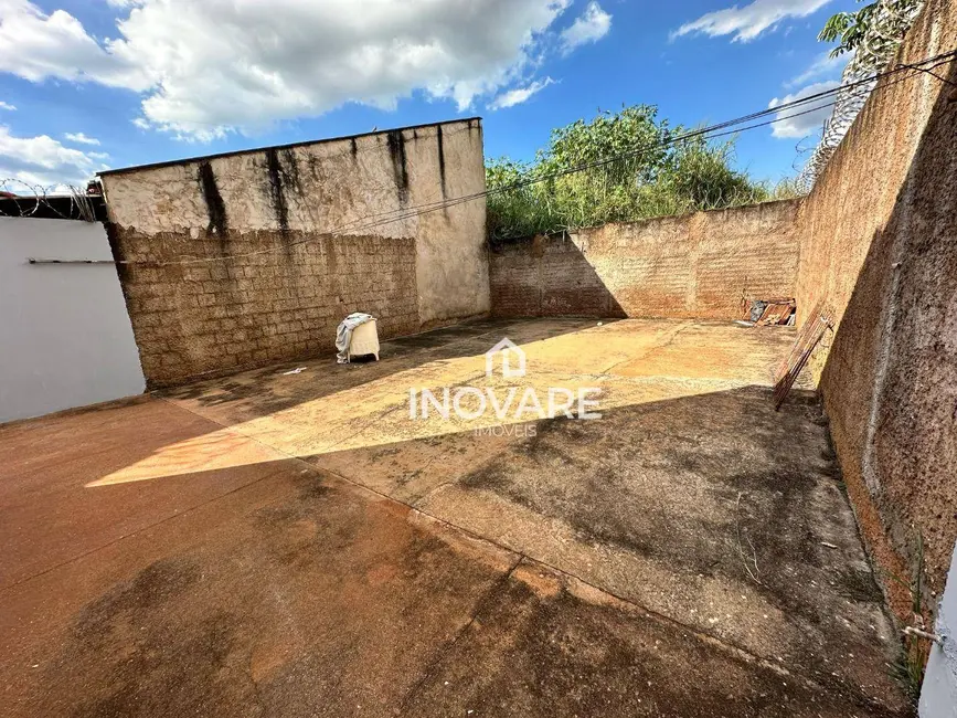 Foto 9 de Casa com 2 quartos para alugar, 240m2 em Setor Buritys, Itumbiara - GO