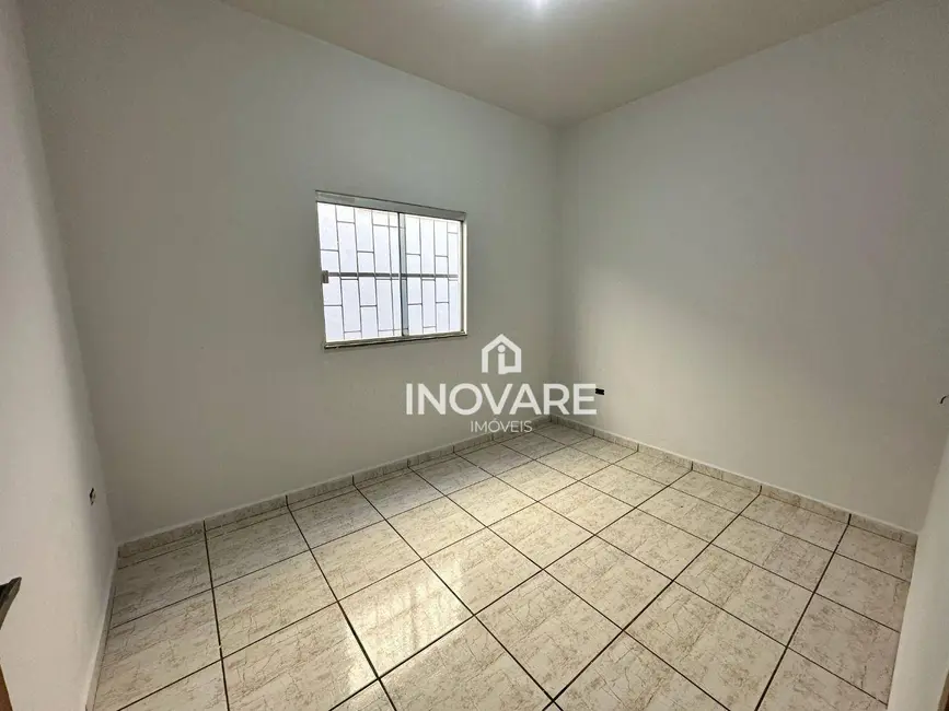 Foto 4 de Casa com 2 quartos para alugar, 240m2 em Setor Buritys, Itumbiara - GO