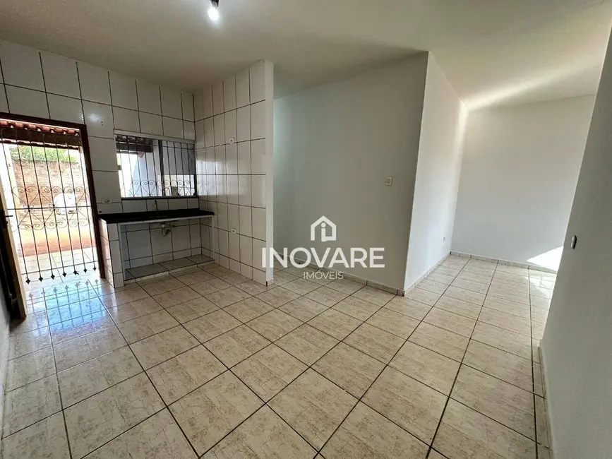 Foto 3 de Casa com 2 quartos para alugar, 240m2 em Setor Buritys, Itumbiara - GO