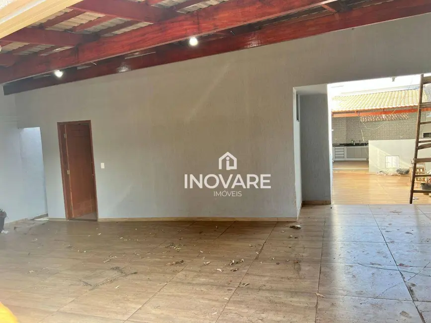 Foto 2 de Casa com 3 quartos à venda, 235m2 em Itumbiara - GO