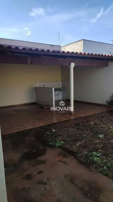 Casa com 3 quartos à venda, 200m2 em Itumbiara - GO - imagem 3 Foto 3 de Casa com 3 quartos à venda, 200m2 em Itumbiara - GO