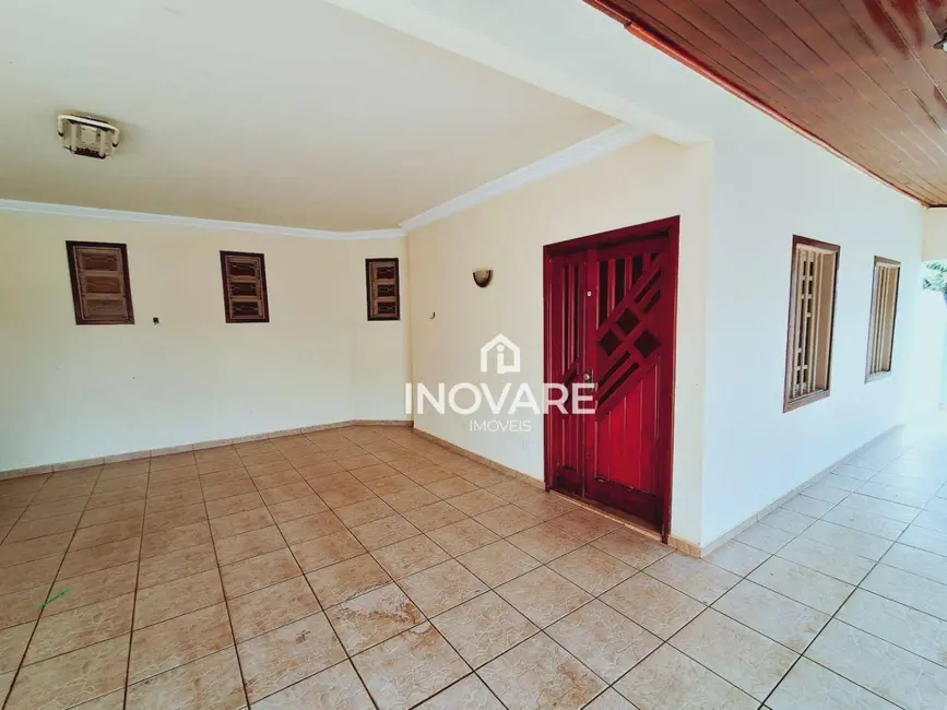 Foto 2 de Casa com 3 quartos para alugar, 1300m2 em Jardim América, Itumbiara - GO