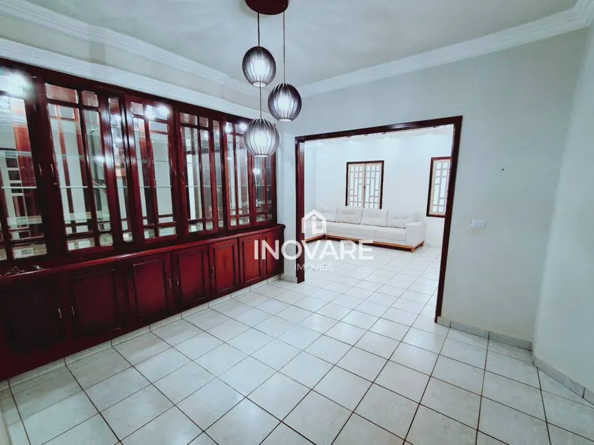 Foto 4 de Casa com 3 quartos para alugar, 1300m2 em Jardim América, Itumbiara - GO