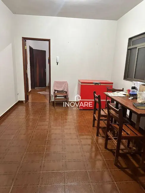 Casa com 3 quartos à venda, 320m2 em Itumbiara - GO - imagem 3 Foto 3 de Casa com 3 quartos à venda, 320m2 em Itumbiara - GO