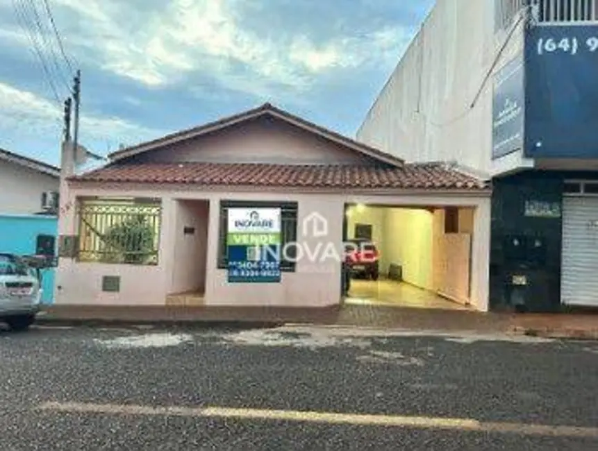 Foto 1 de Casa com 3 quartos à venda, 320m2 em Itumbiara - GO